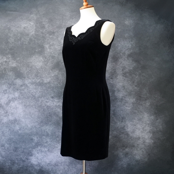 Vintage 90s Laura Ashley Black Velvet Dress Size US 8 UK 12 - Picture 2 of 8
